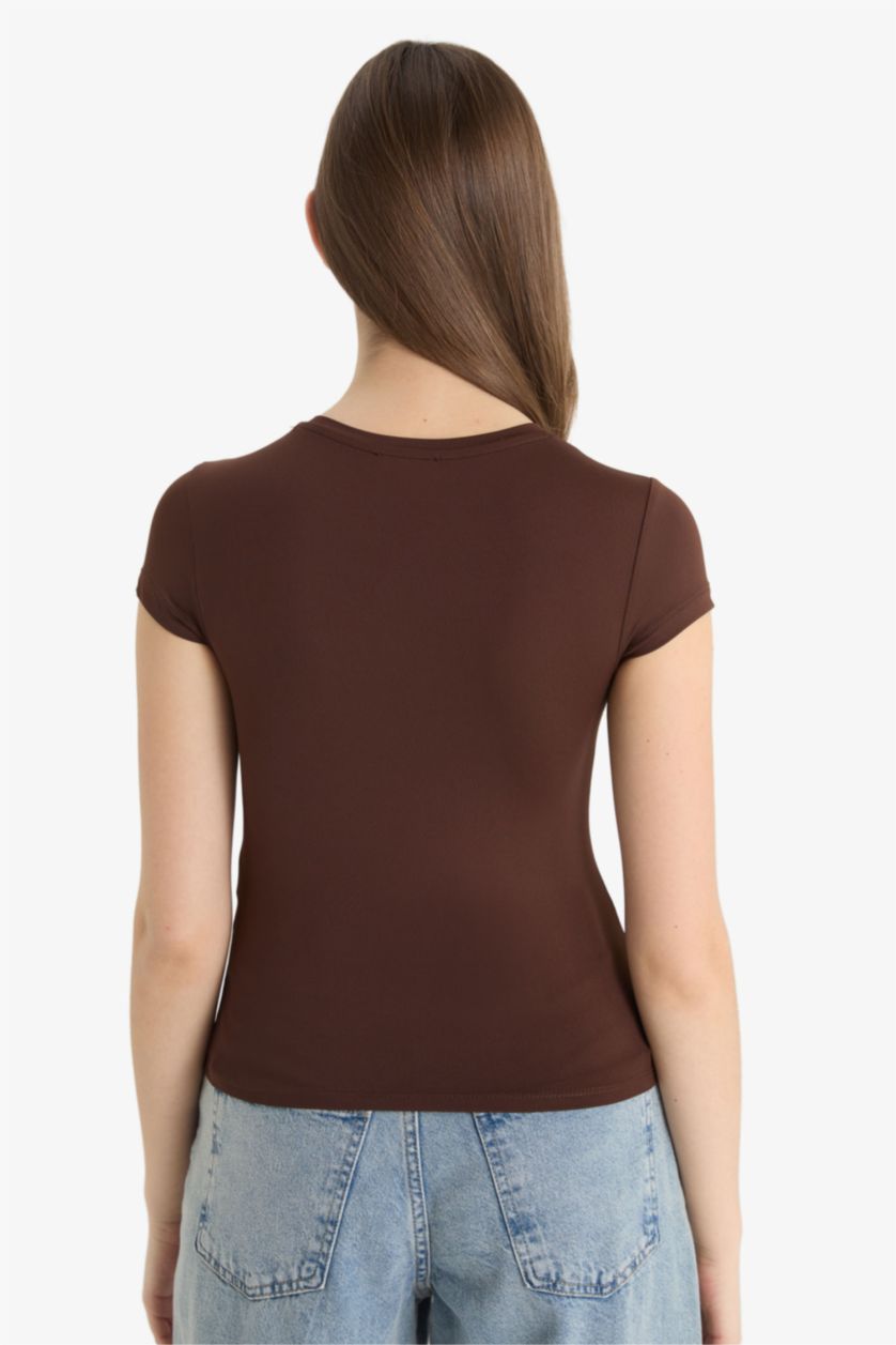 Kadın Açık Kahve Fıtted Bisiklet Yaka Kısa Kollu Tişört