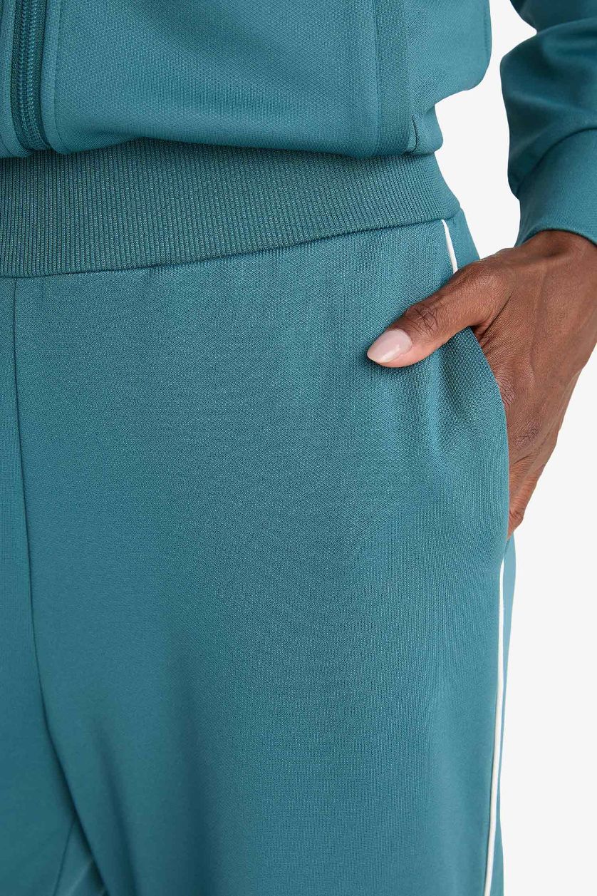 Woman Dark Green DeFactoFit Wide Leg Regular Length Trousers