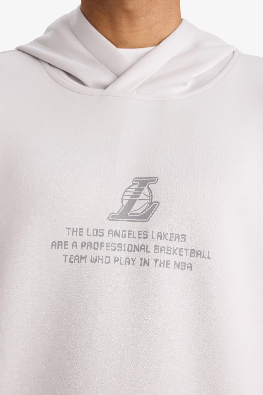 Erkek Açık Gri NBA Los Angeles Lakers Boxy Fit Kapüşonlu Skuba Dalgıç Kumaş Sırt Baskılı Sweatshirt