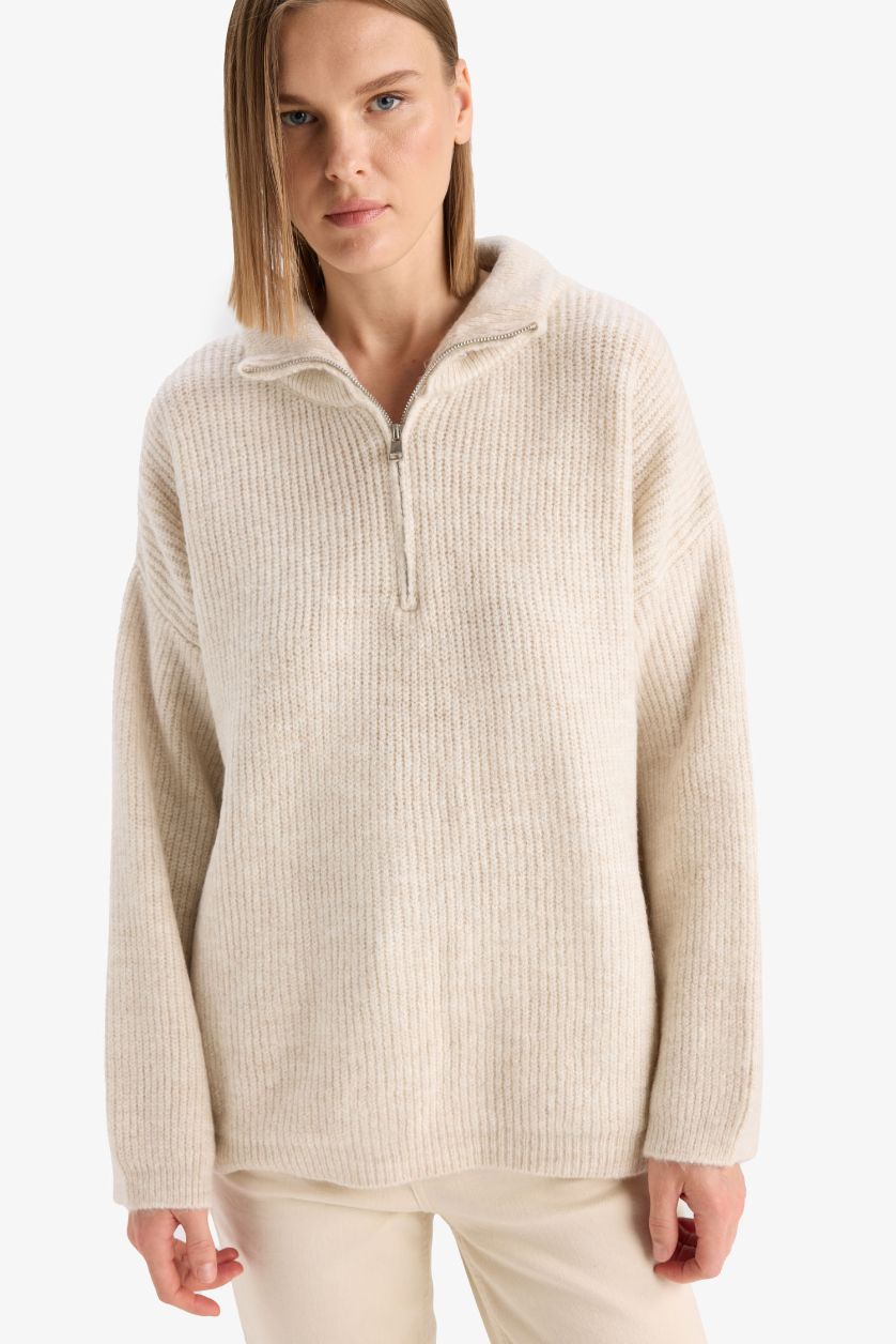 حريمي بيج فاتح بلوفر تريكو قصة مريحة بياقة نص سوسته