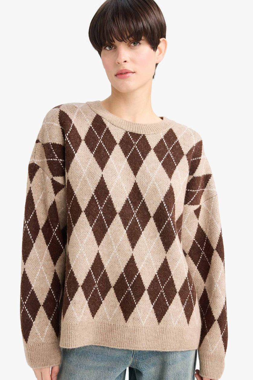 Kadın Bej Relax Fit Bisiklet Yaka Baklava Desenli Triko Kazak