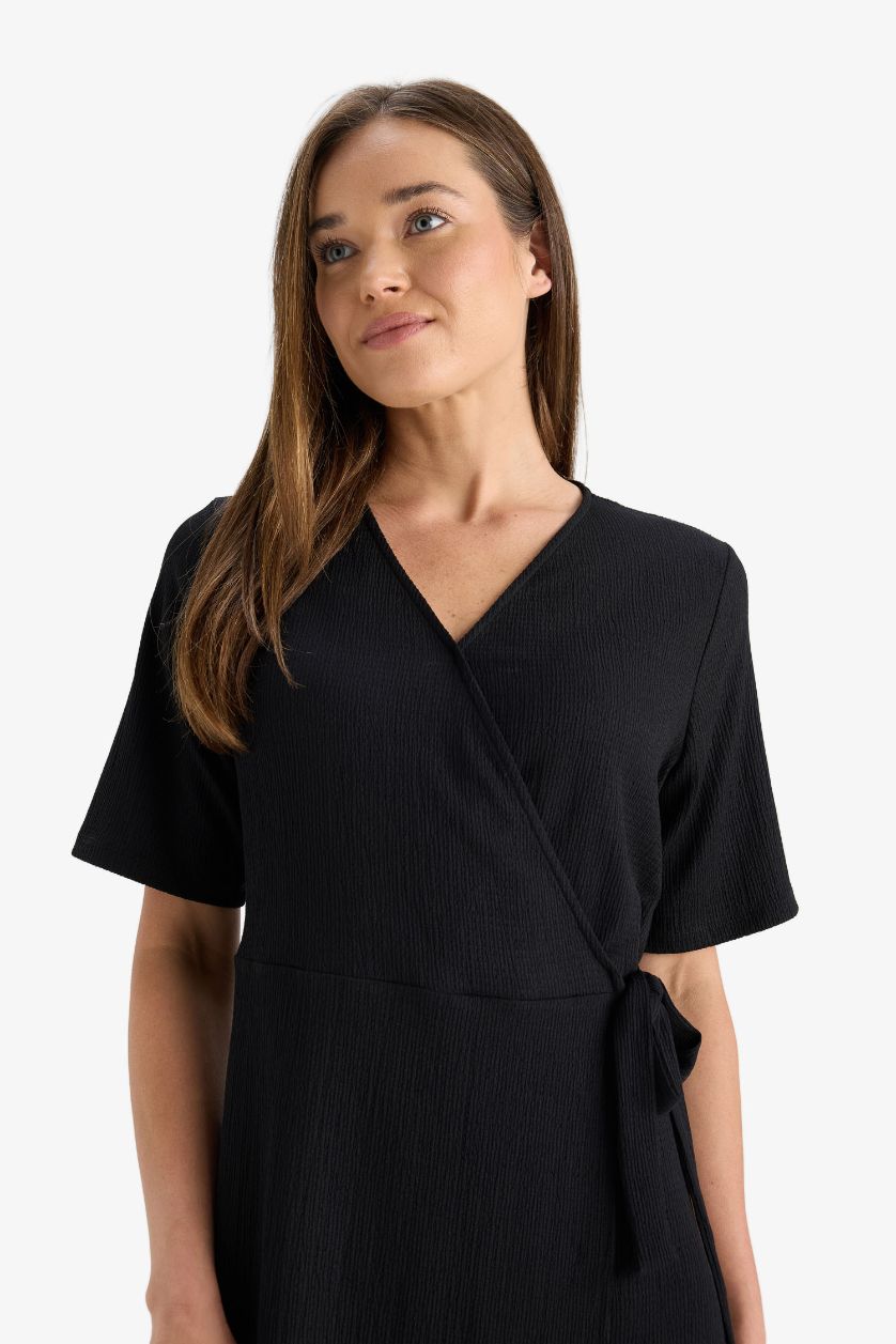 Woman Black Regular Fit V-Neck Dress