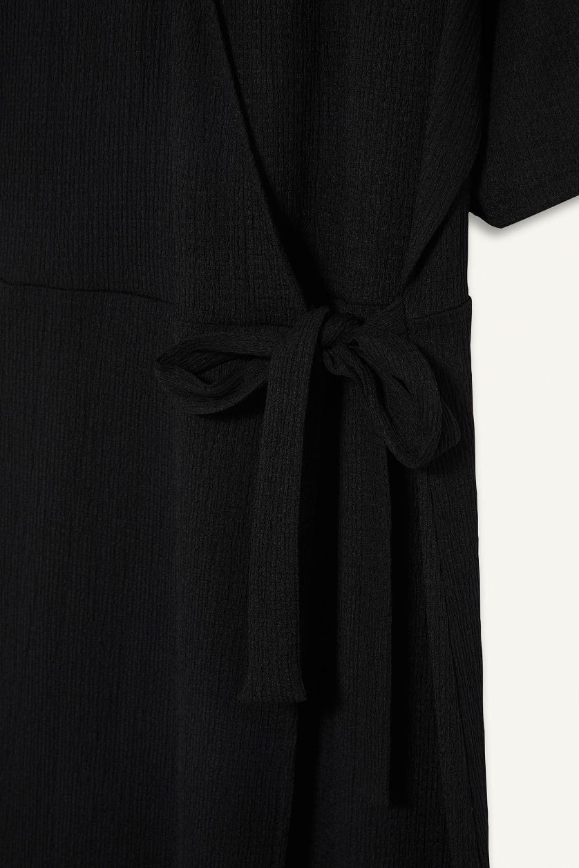 Woman Black Regular Fit V-Neck Dress