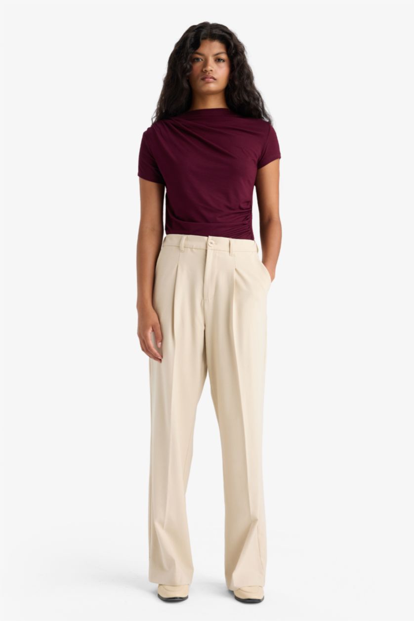 حريمي خمري تيشيرت نص كم سليم فيت بياقة عالية