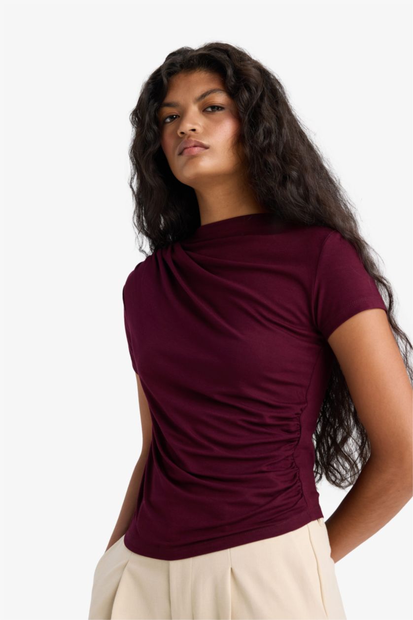 حريمي خمري تيشيرت نص كم سليم فيت بياقة عالية