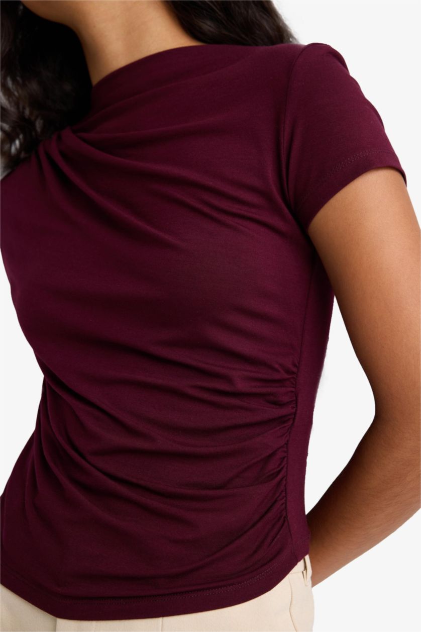 حريمي خمري تيشيرت نص كم سليم فيت بياقة عالية