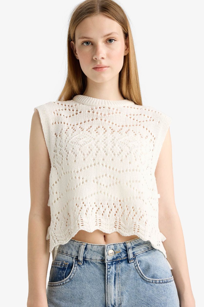 Woman White Slim Fit Crew Neck Side Tied Crochet Vest