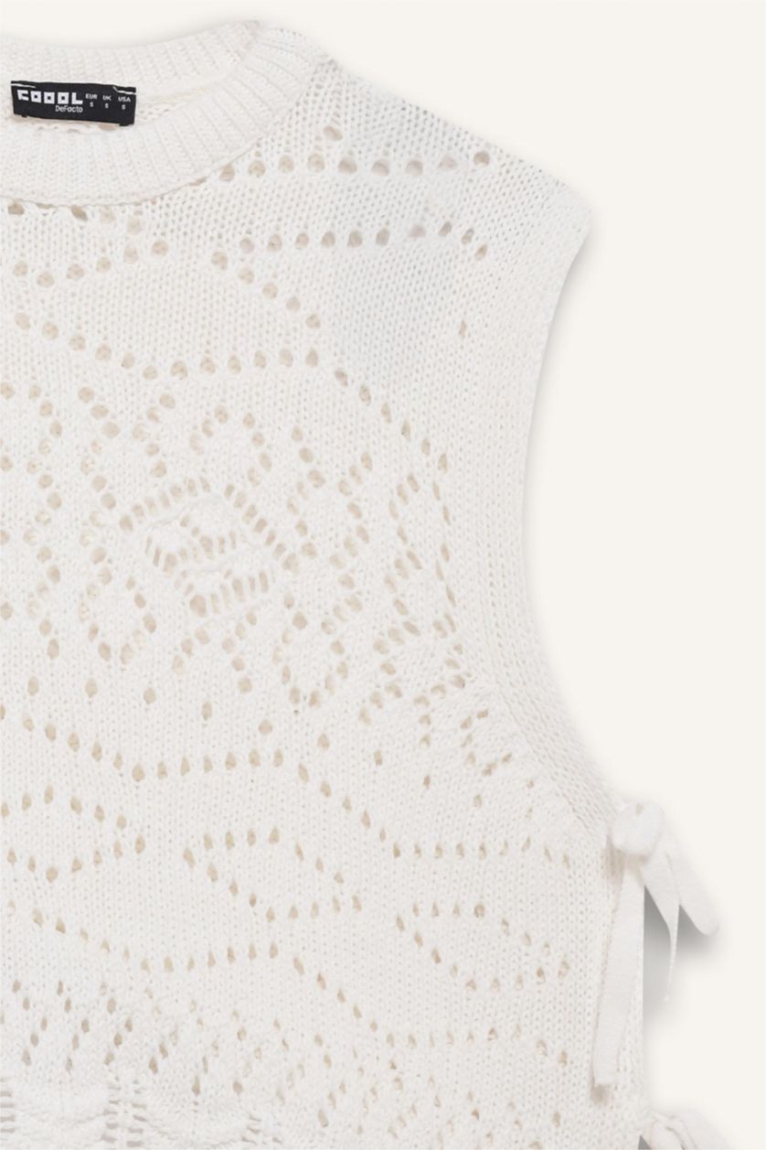 Woman White Slim Fit Crew Neck Side Tied Crochet Vest