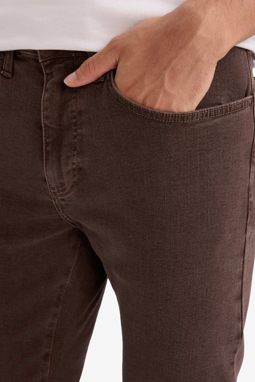 Man Brown Tapered Fit Slim Fit Regular Waist Tapered Leg Jeans