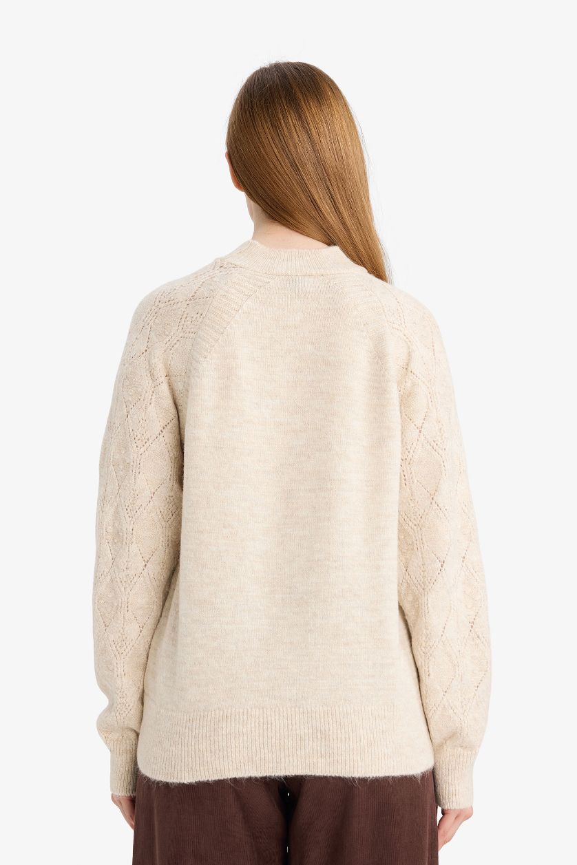 حريمي بيج فاتح بلوفر تريكو قصة عادية بياقة مستديرة