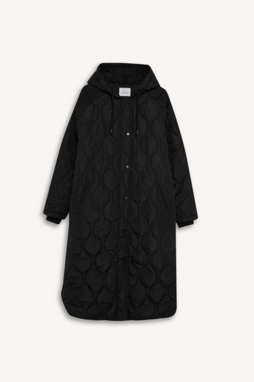 Kadın Siyah Regular Fit Kapüşonlu Çıtçıtlı Cepli Kapitoneli Parka