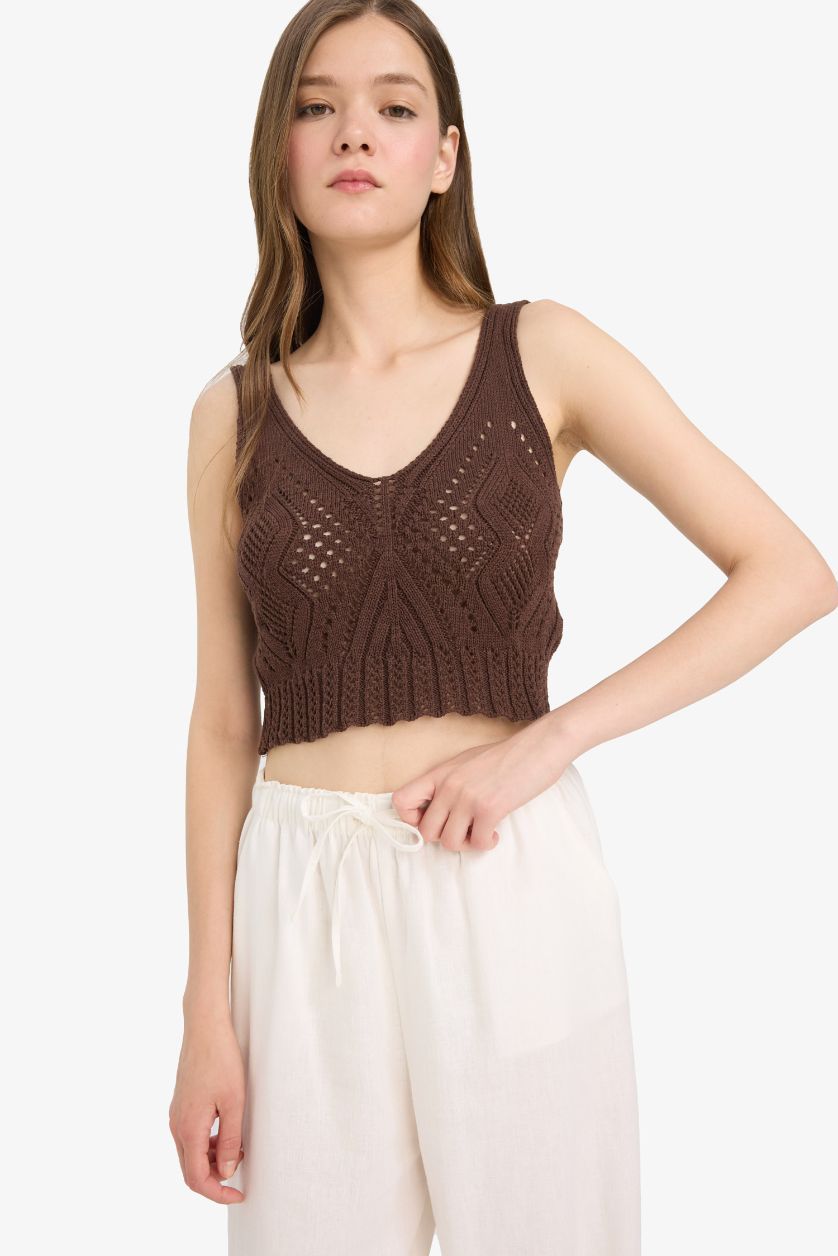 Kadın Kahve Slim Fit Dar Kesim V Yaka Kroşe Askılı Bluz