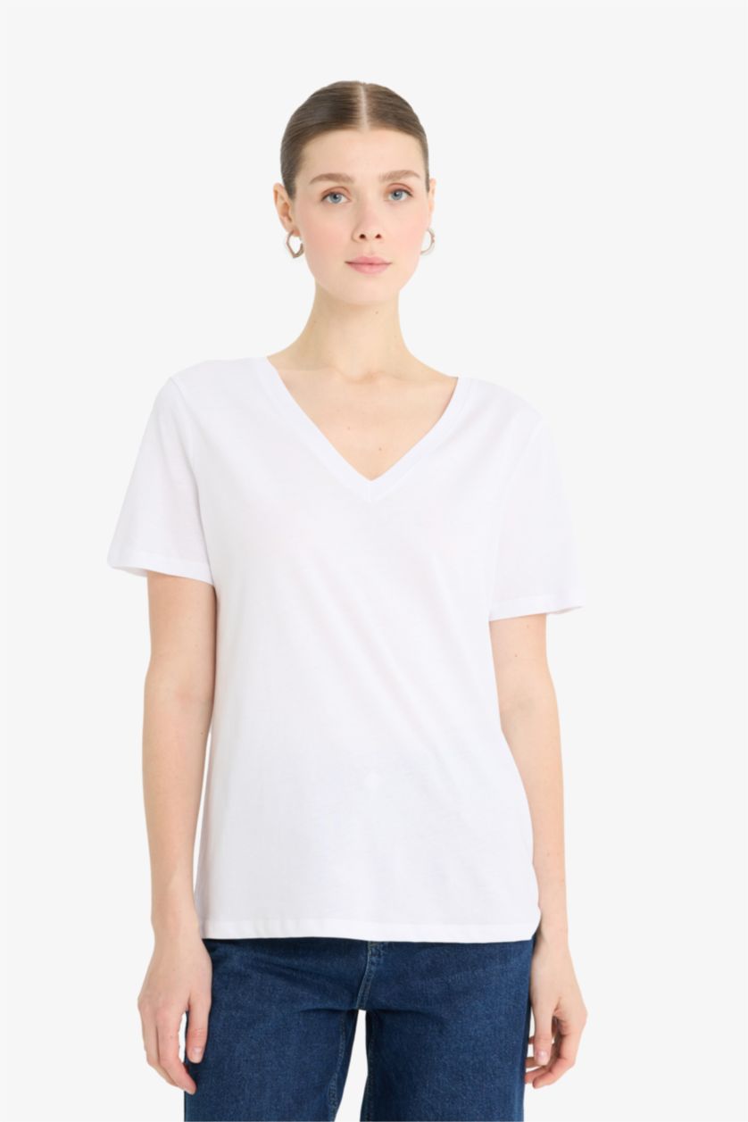 Kadın Beyaz Regular Fıt V Yaka Basıc Düz Penye Kısa Kollu Tişört