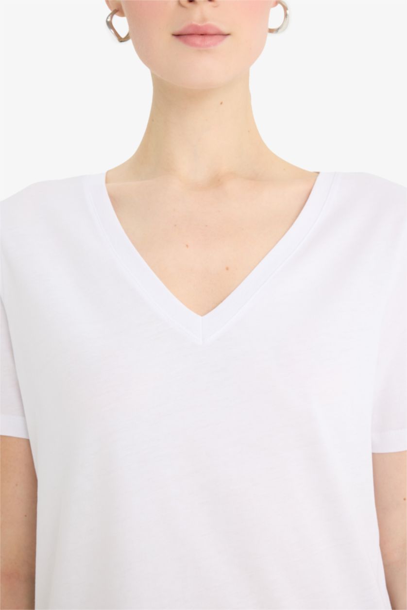 Kadın Beyaz Regular Fıt V Yaka Basıc Düz Penye Kısa Kollu Tişört