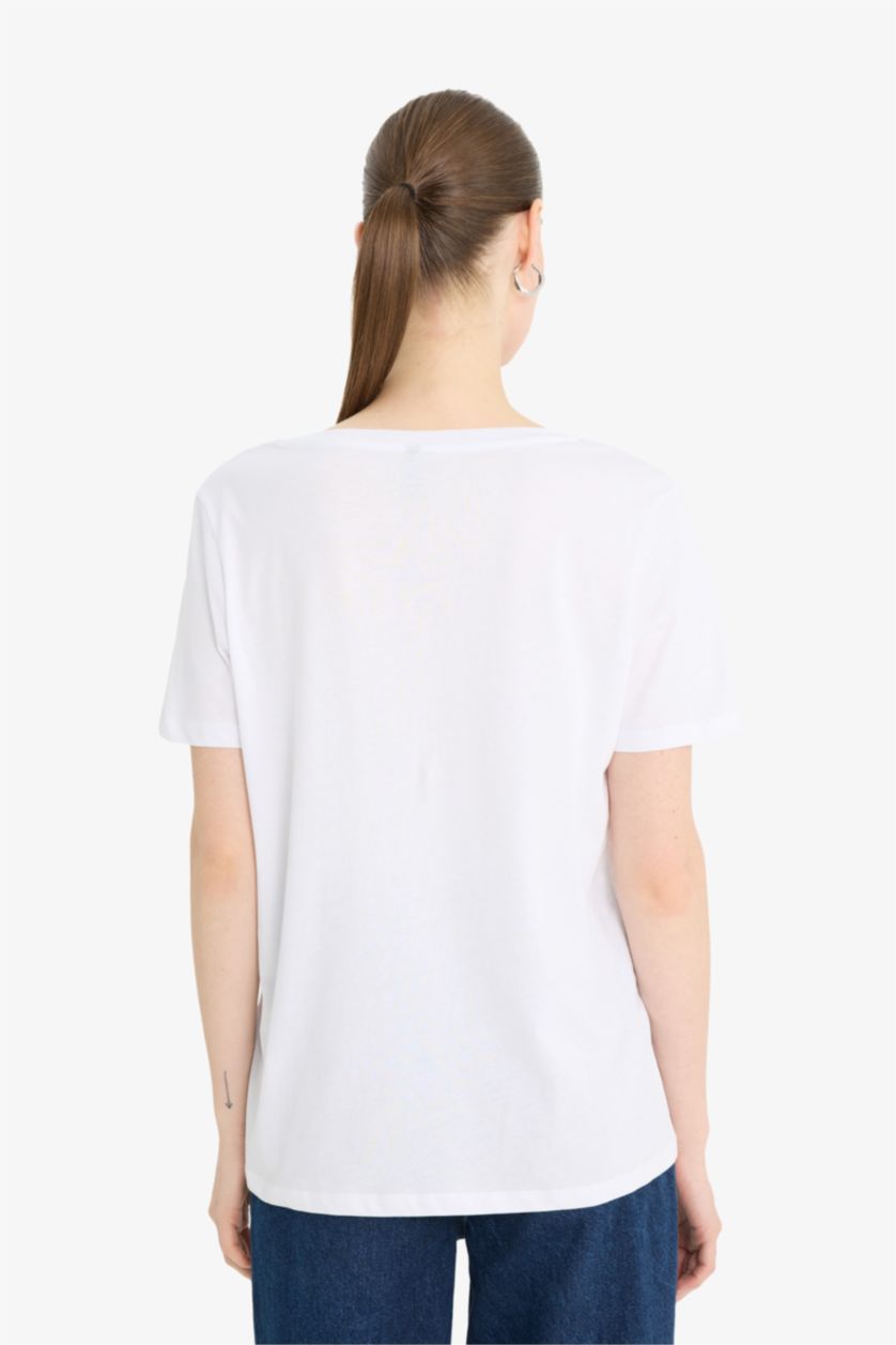 Kadın Beyaz Regular Fıt V Yaka Basıc Düz Penye Kısa Kollu Tişört