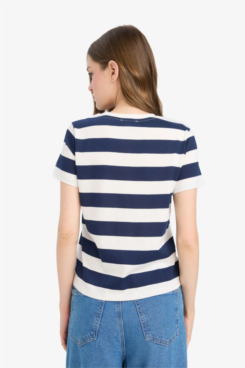 Kadın Kırık Beyaz Regular Fıt Kısa Kollu Tişört