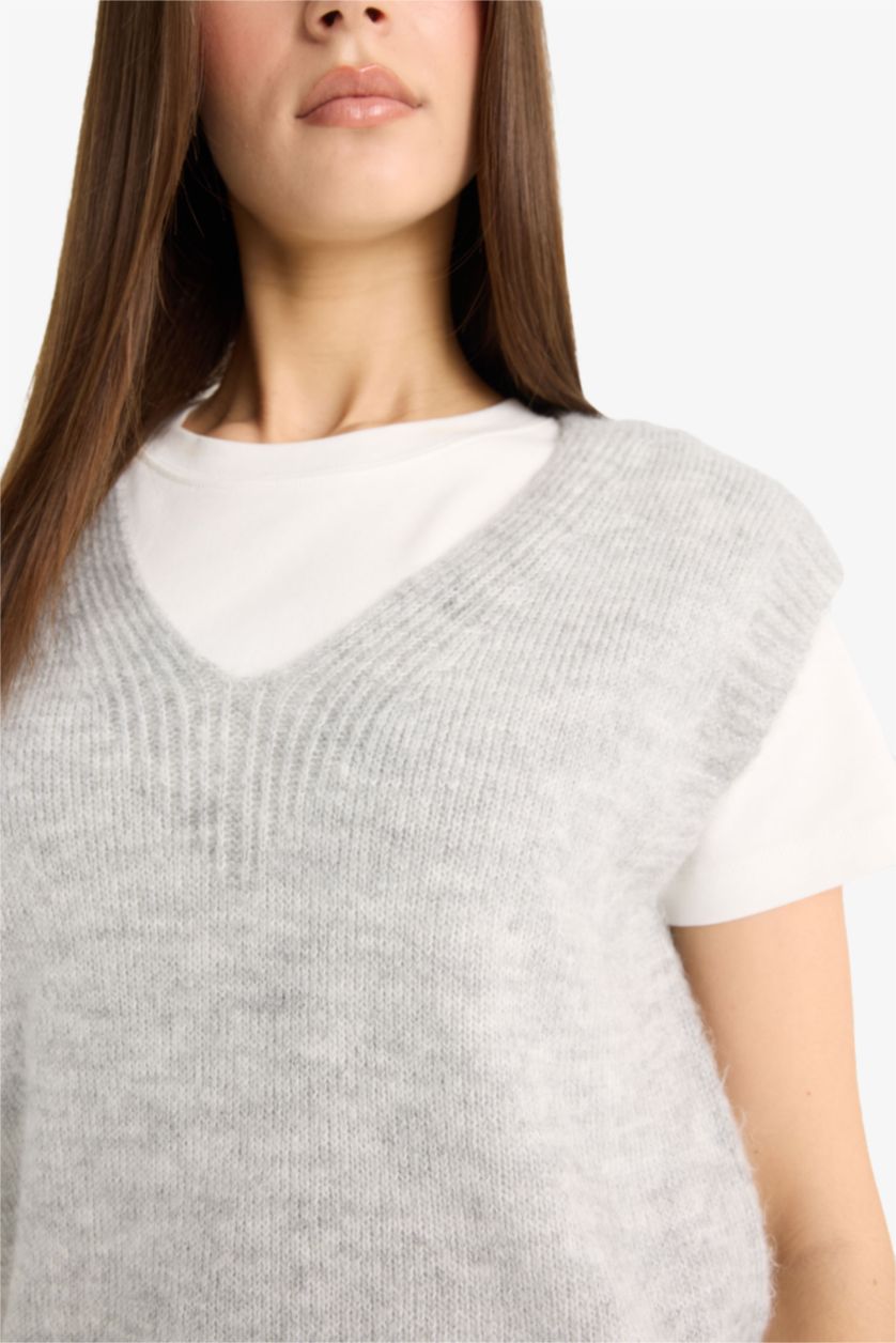 Woman Grey Regular Fit V Neck Basic Knit Vest