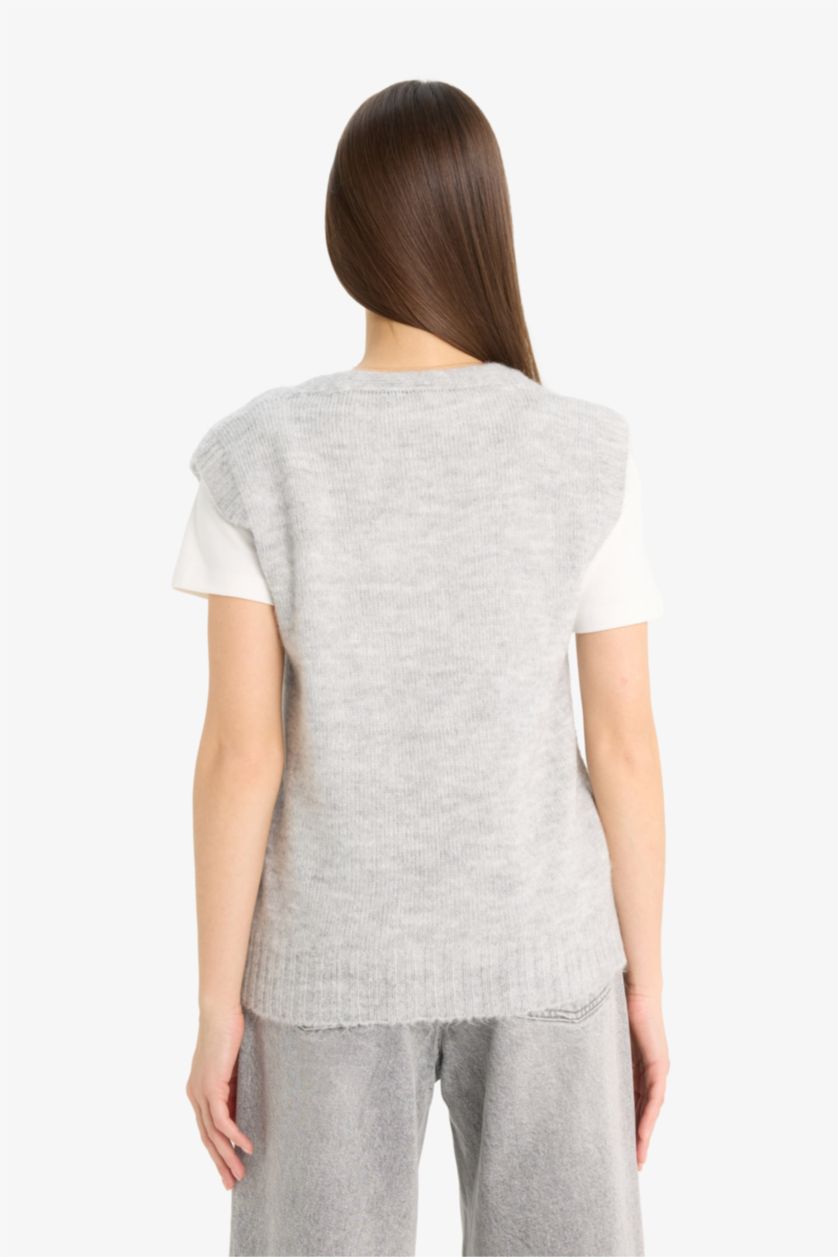 Woman Grey Regular Fit V Neck Basic Knit Vest