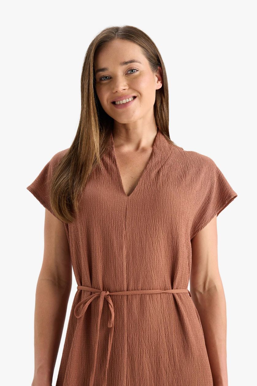 Kadın Açık Kahve Regular Fit V Yaka Bağlamalı Midi Elbise