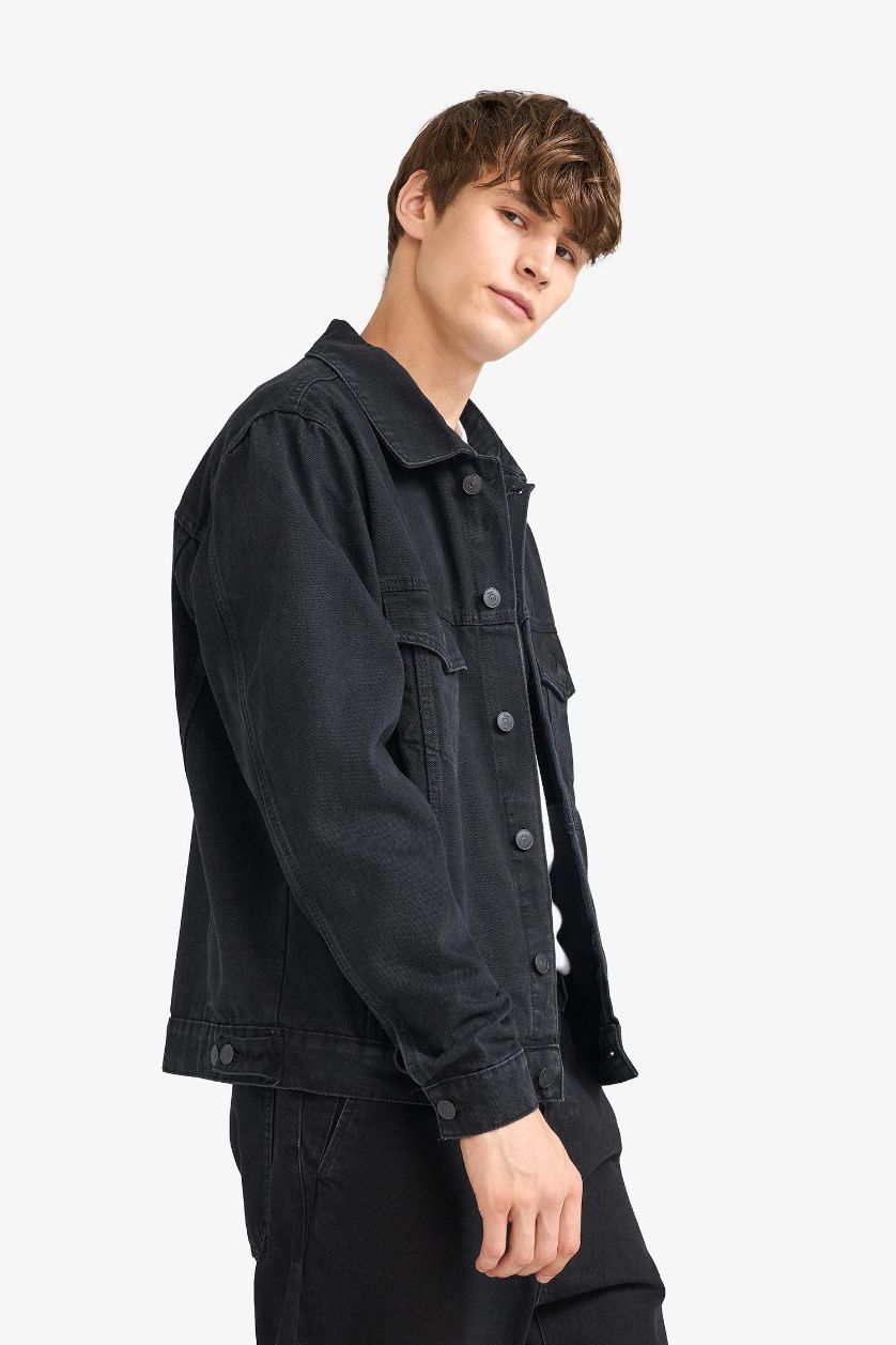 رجال أسود جاكيت جينز قصة عادية