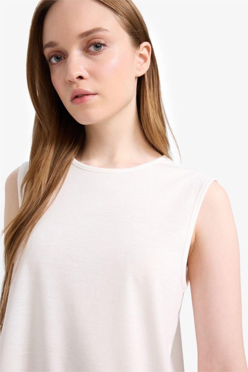 Kadın Ekru Regular Fit Bisiklet Yaka Basic Düz Kolsuz Pile Detaylı Tunik