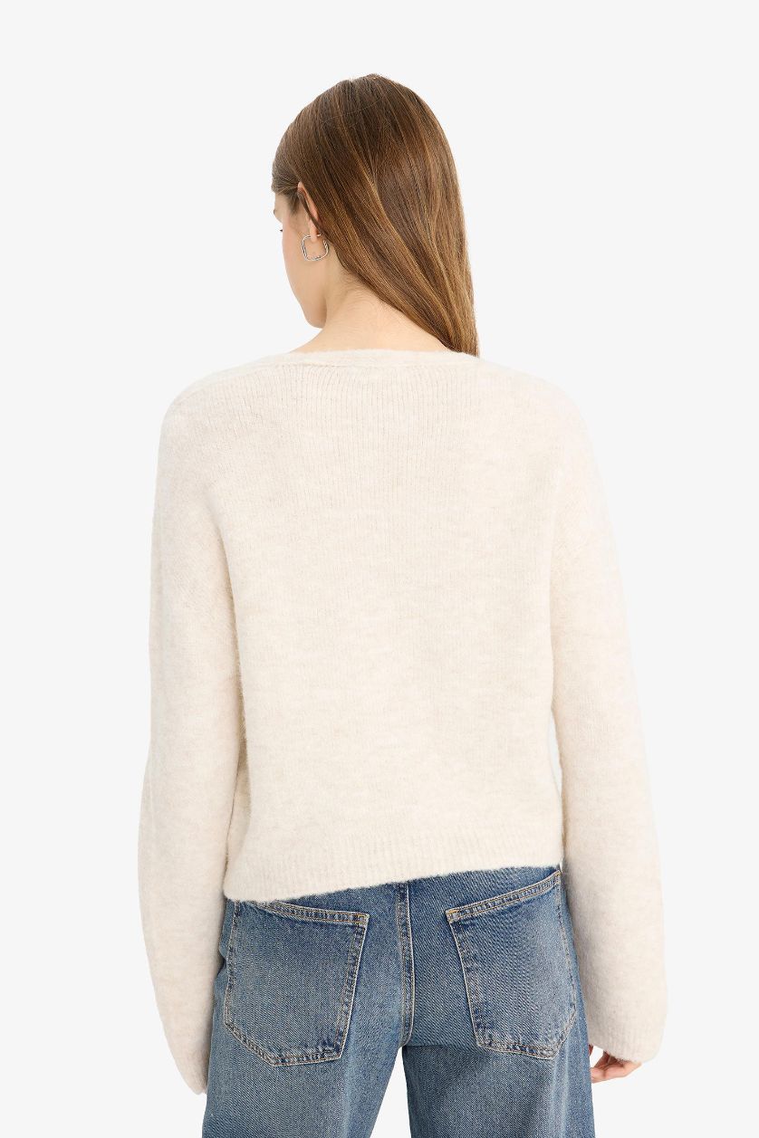 Kadın Ekru V Yaka Yumuşak Dokulu Dikişsiz Triko Kazak