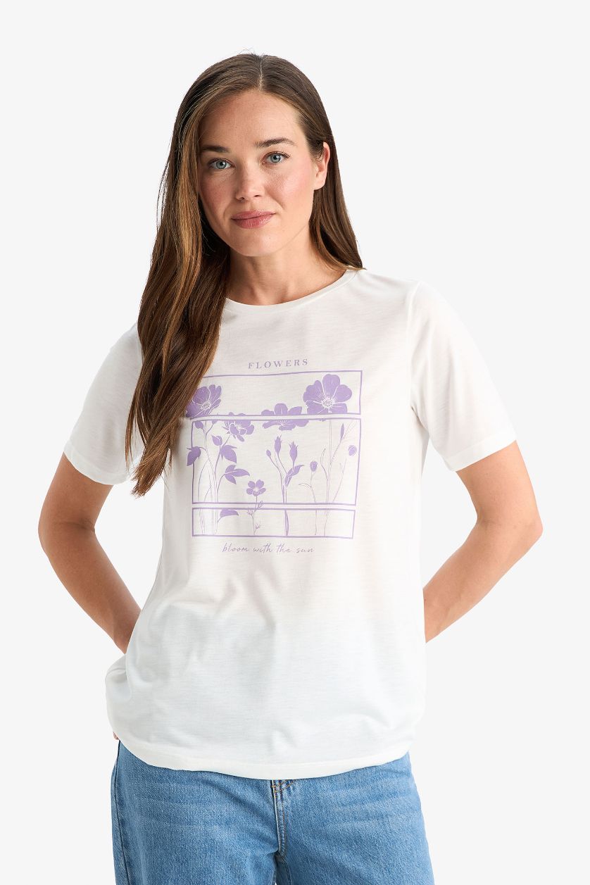 Woman Ecru Regular Fit Crew Neck Short Sleeve T-Shirt