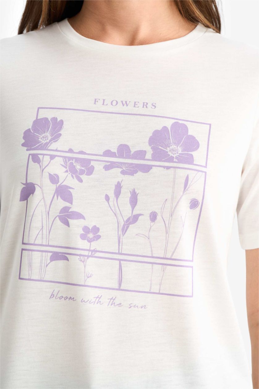 Woman Ecru Regular Fit Crew Neck Short Sleeve T-Shirt