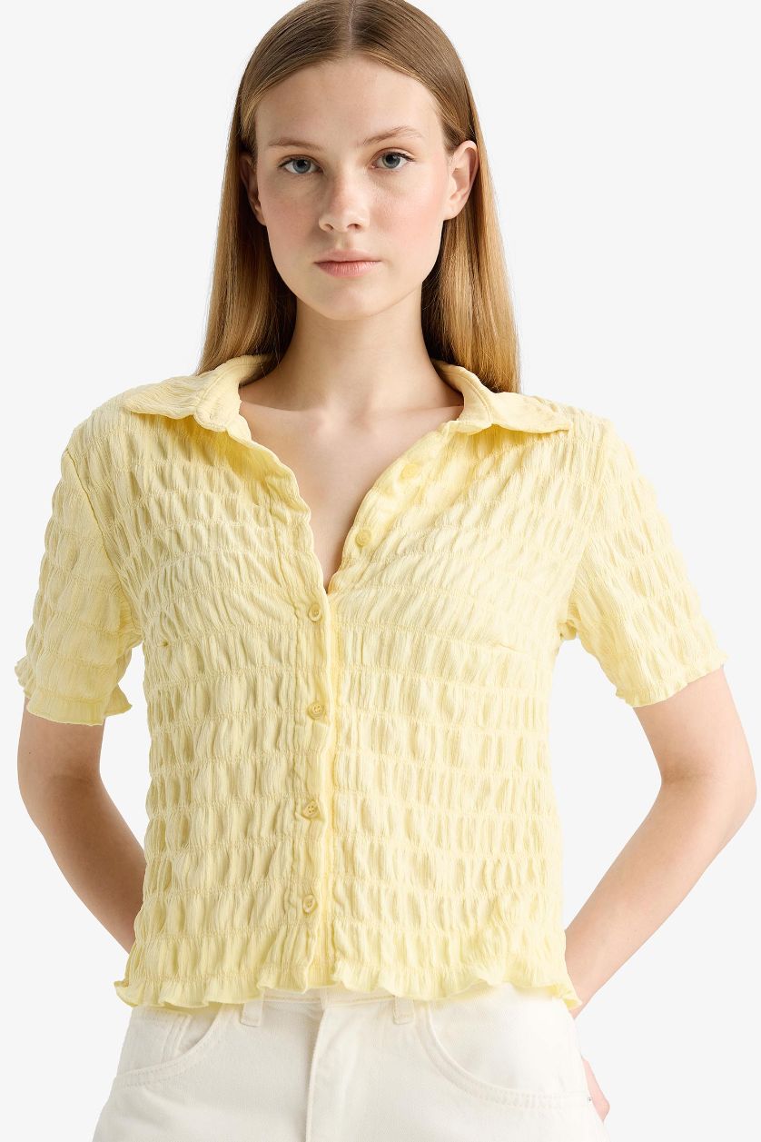 Kadın Açık Sarı Fitted Dokulu Kısa Kollu Gömlek