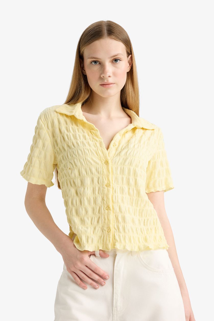 Kadın Açık Sarı Fitted Dokulu Kısa Kollu Gömlek