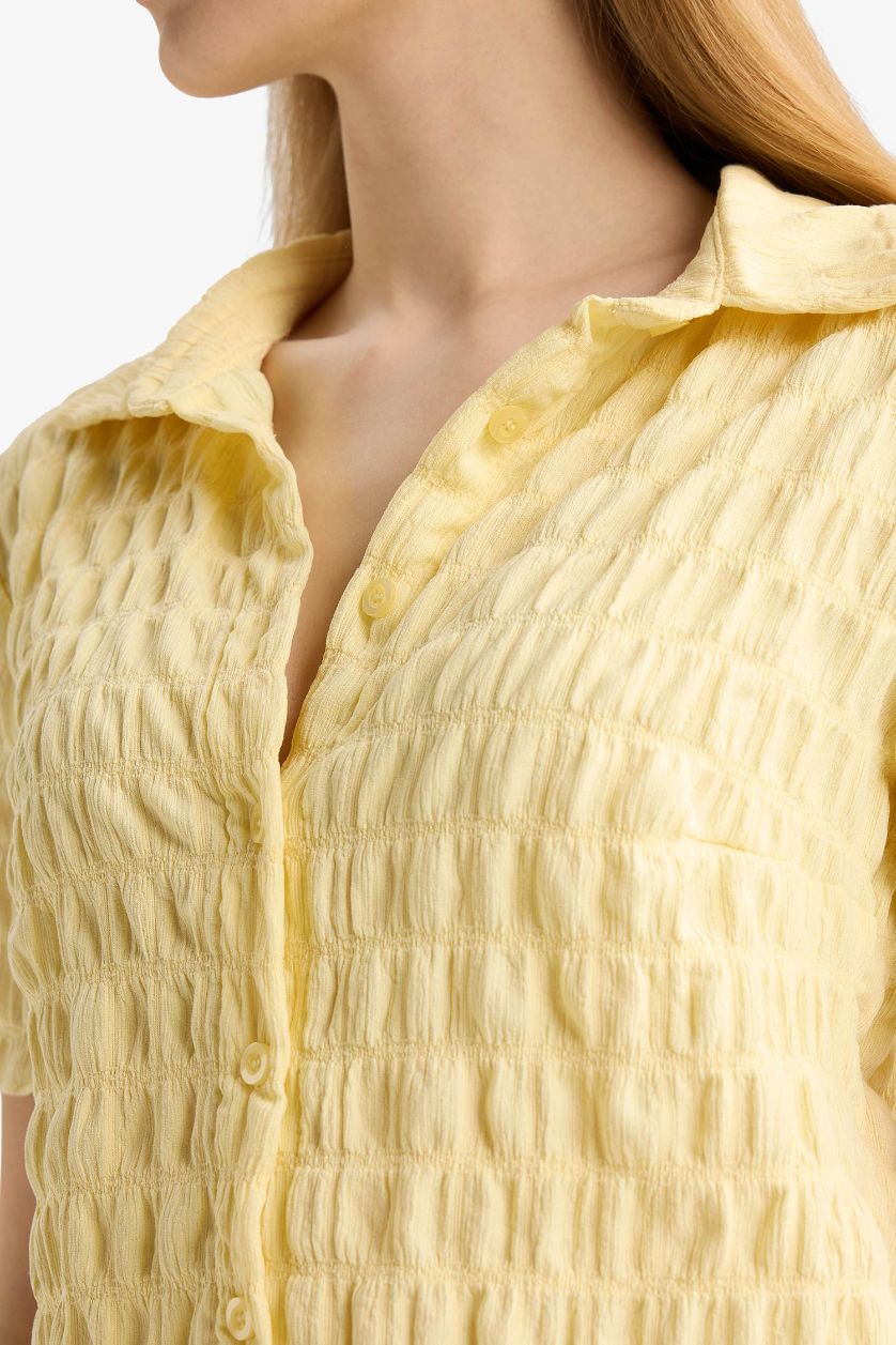Kadın Açık Sarı Fitted Dokulu Kısa Kollu Gömlek