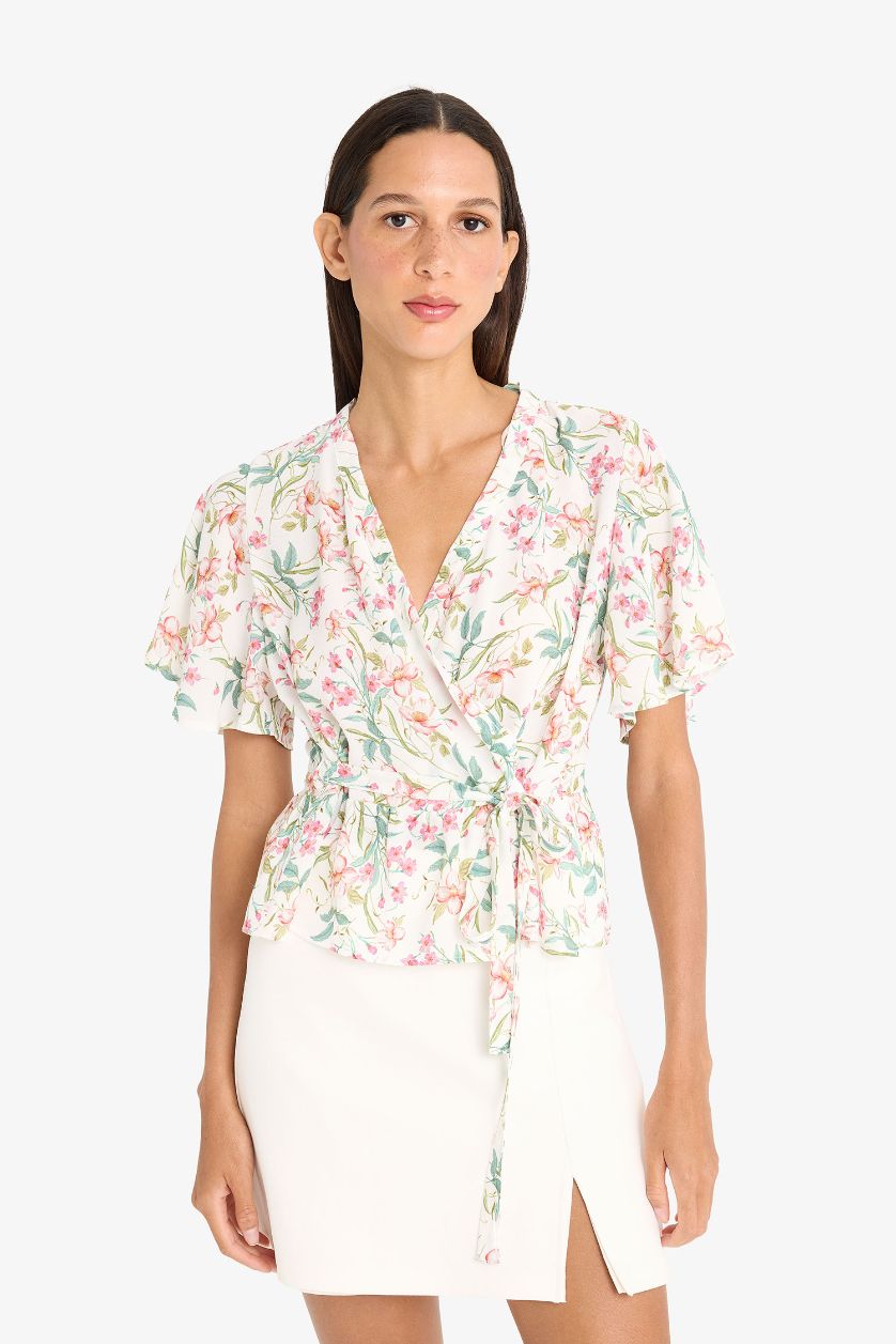 FEMME Écru Blouse slim fleurie à manches courtes et col V