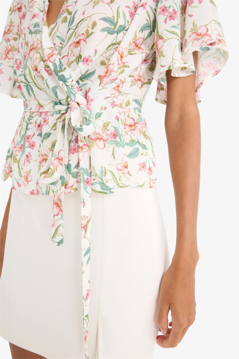 FEMME Écru Blouse slim fleurie à manches courtes et col V