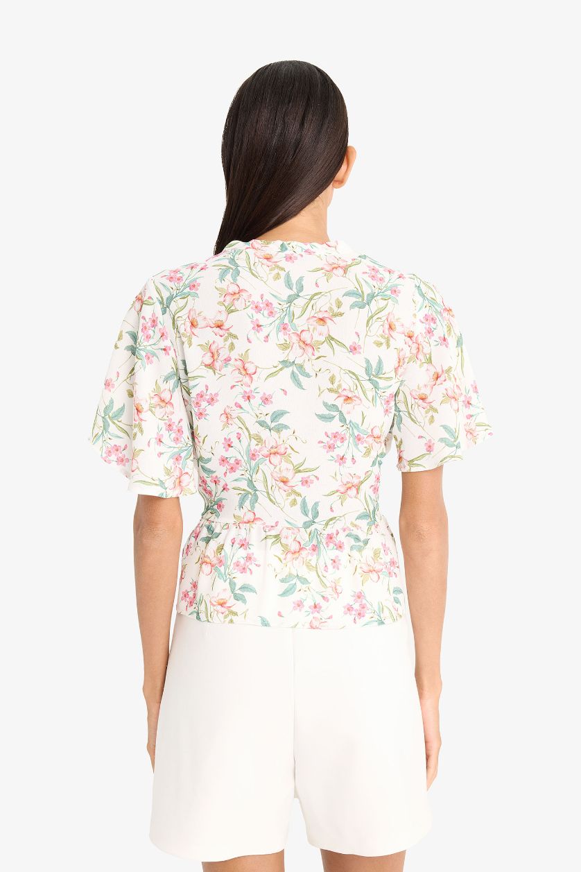 FEMME Écru Blouse slim fleurie à manches courtes et col V