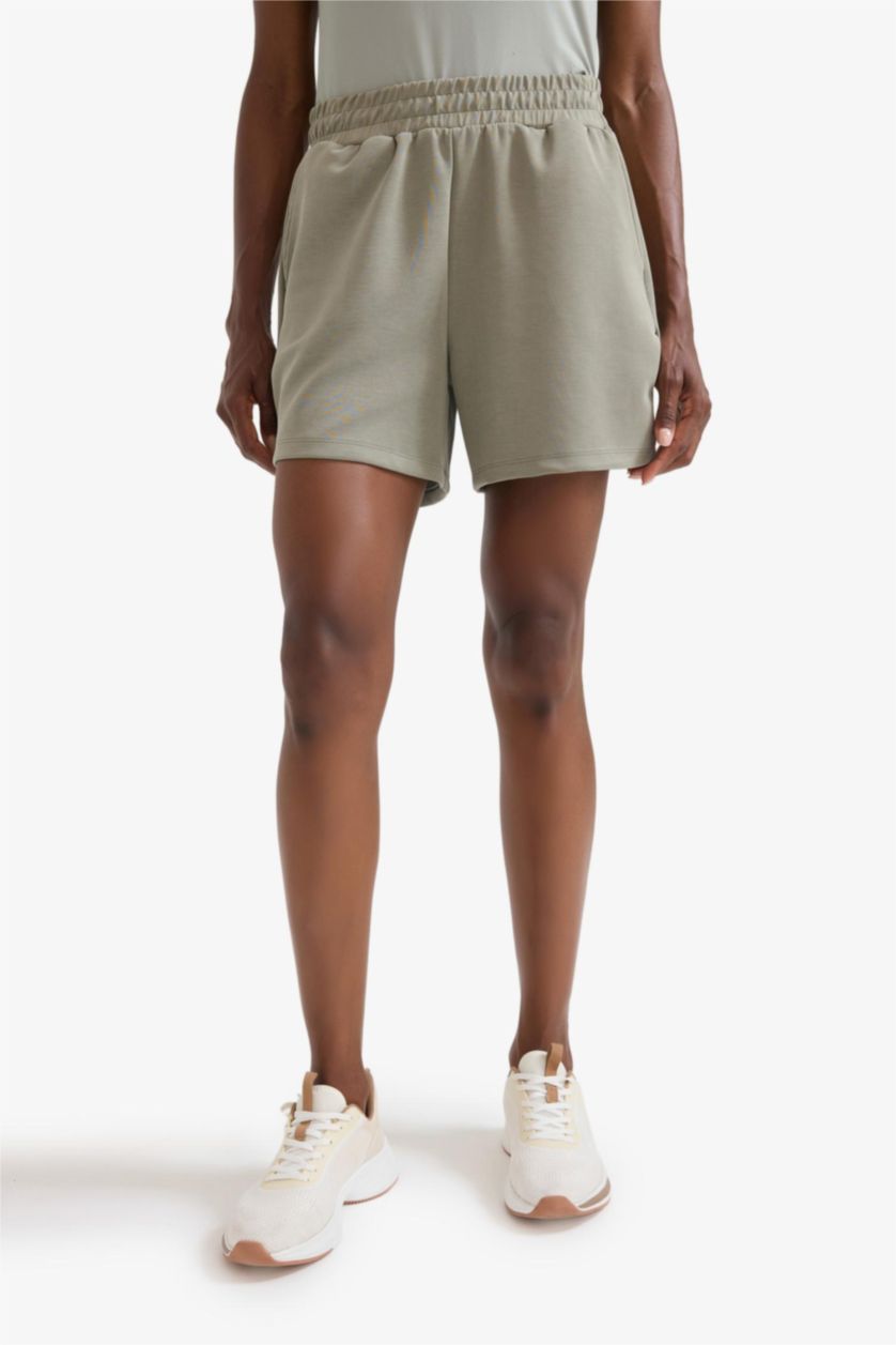 Kadın Açık Haki Standart Fit Kısa Paça Modal Şort