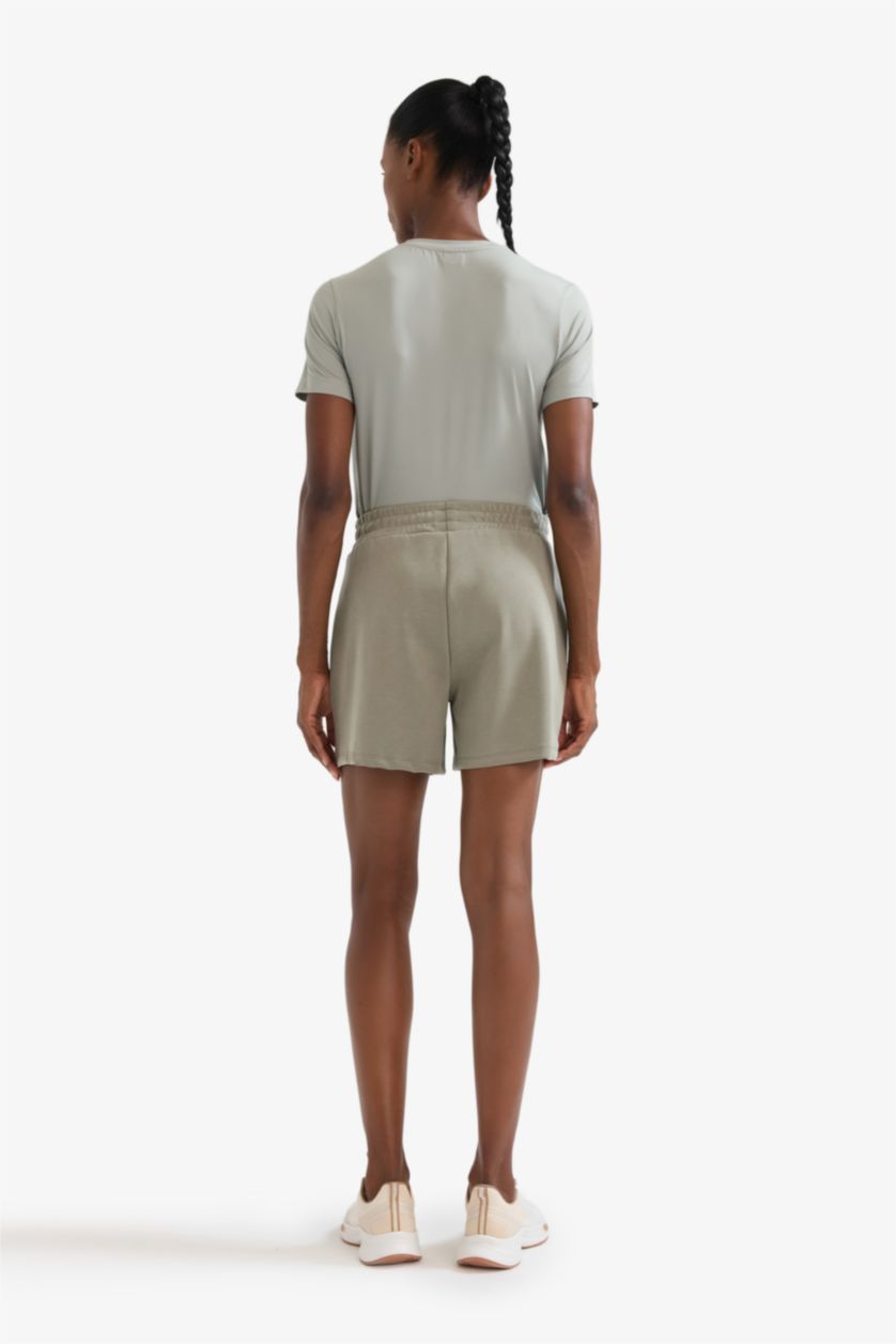 Kadın Açık Haki Standart Fit Kısa Paça Modal Şort
