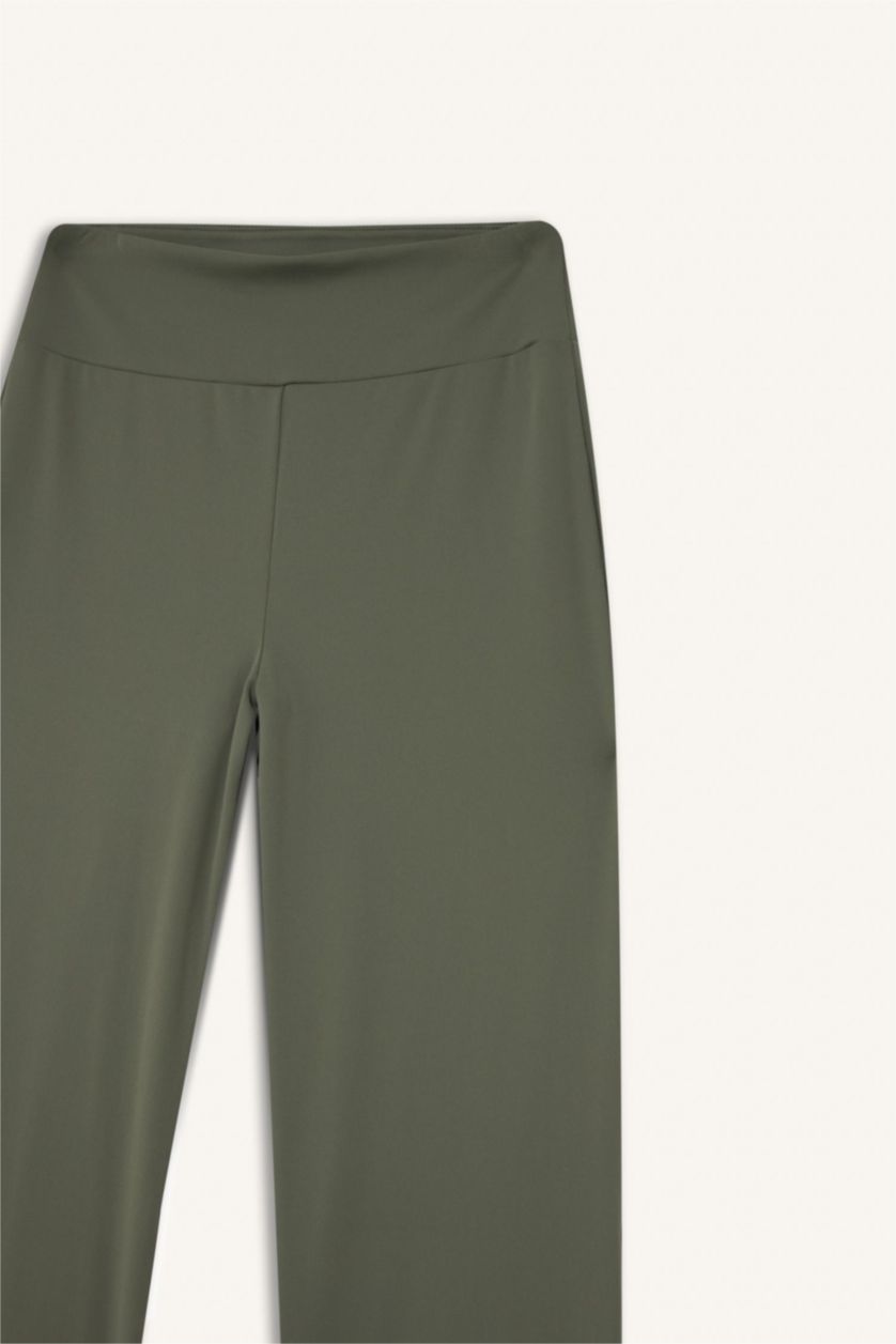 FEMME Kaki Clair Pantalon de sport flare fit à jambes larges de DeFactoFit