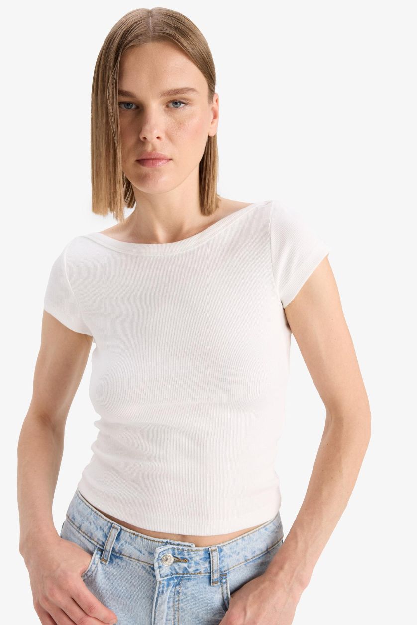 نساء بيج فاتح تيشيرت سليم فيت مضلع برقبة قارب