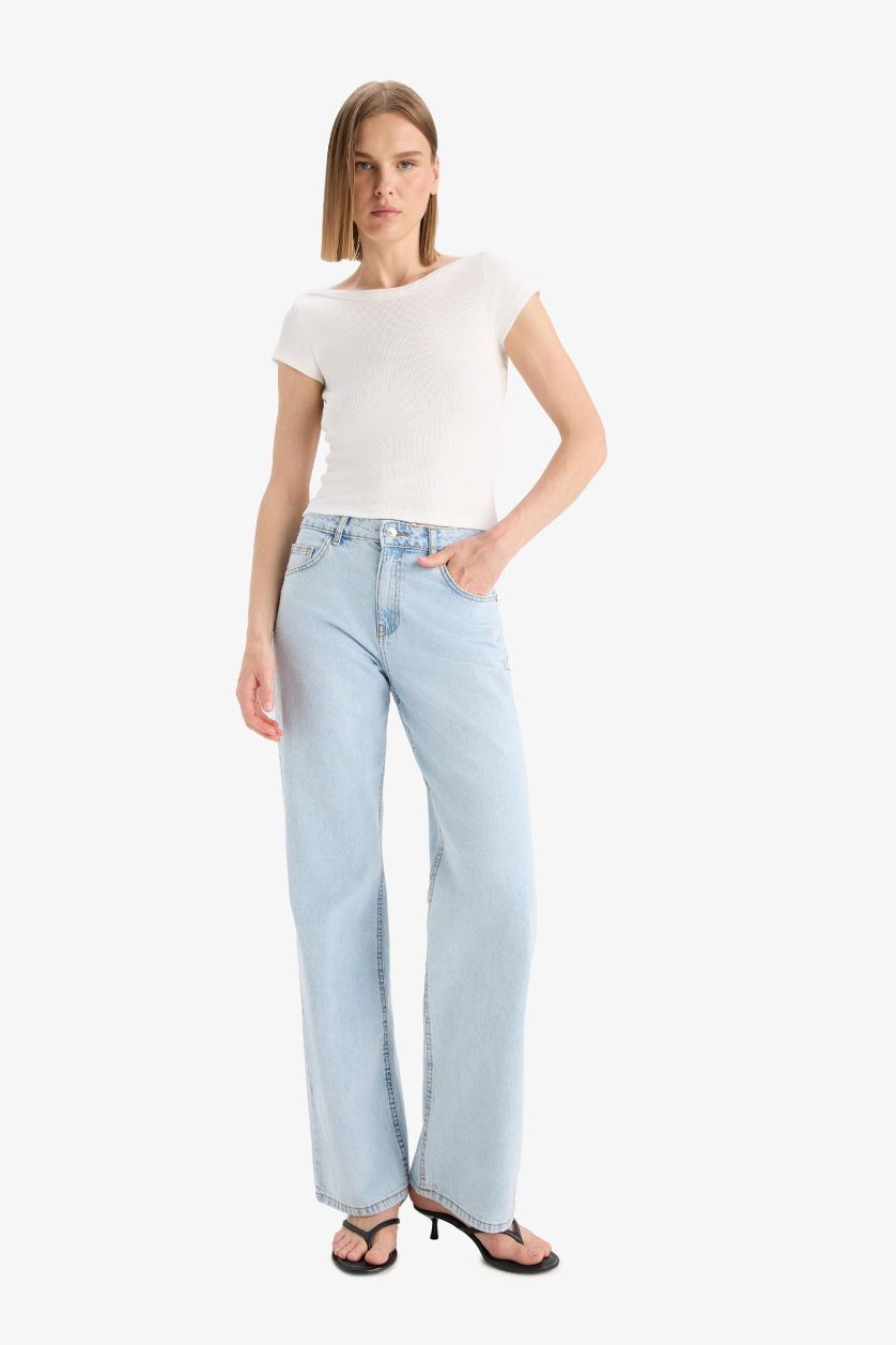 نساء بيج فاتح تيشيرت سليم فيت مضلع برقبة قارب