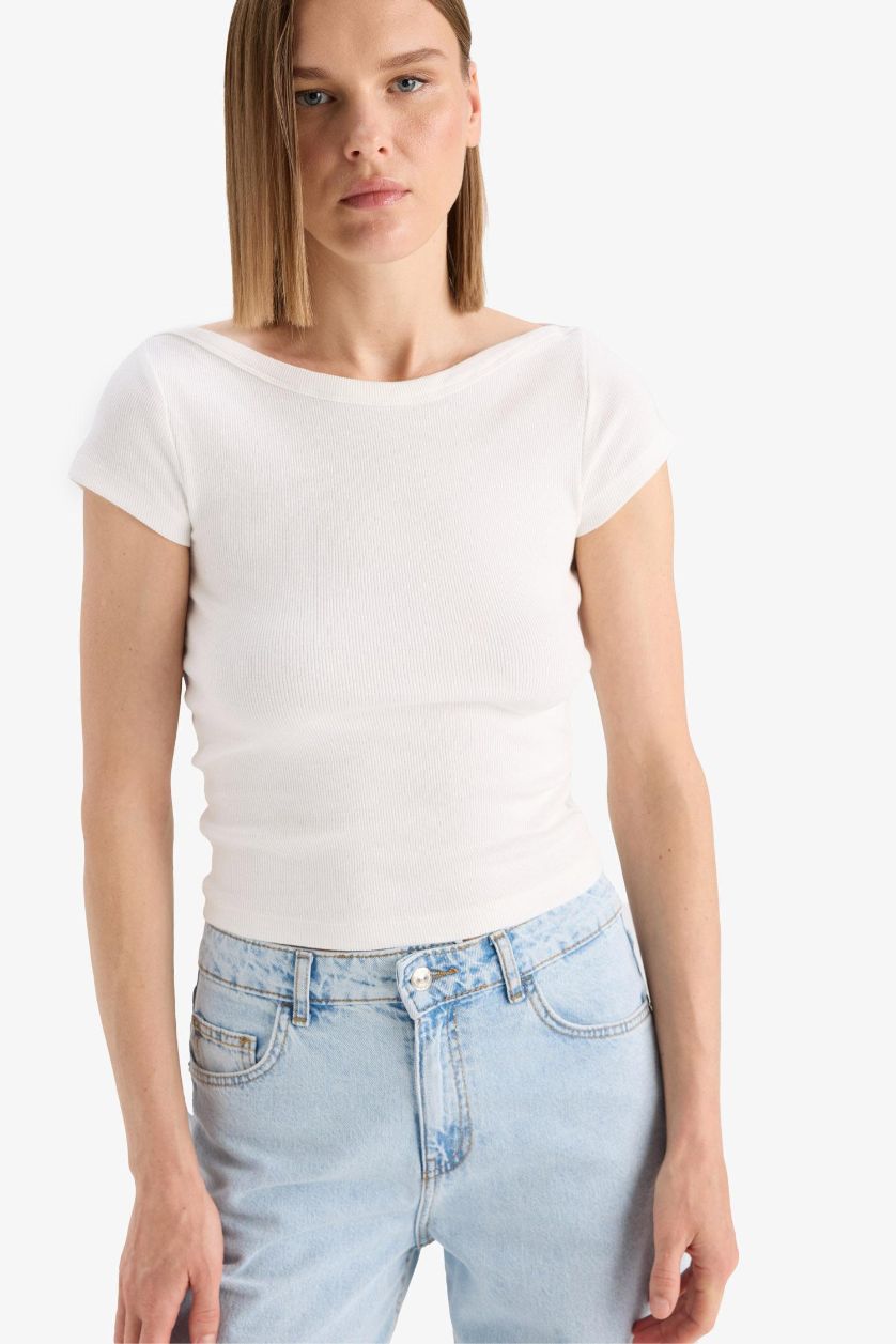 نساء بيج فاتح تيشيرت سليم فيت مضلع برقبة قارب