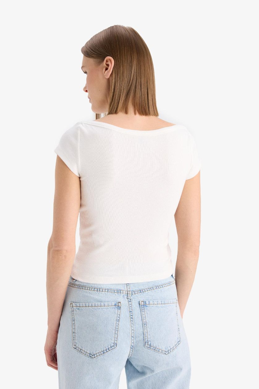 نساء بيج فاتح تيشيرت سليم فيت مضلع برقبة قارب