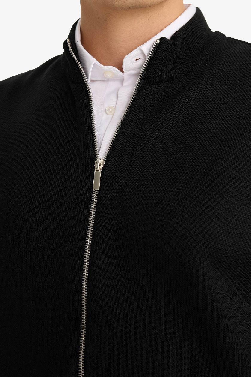 Erkek Siyah Standart Fit Dik Yaka Fermuarlı Triko Yelek