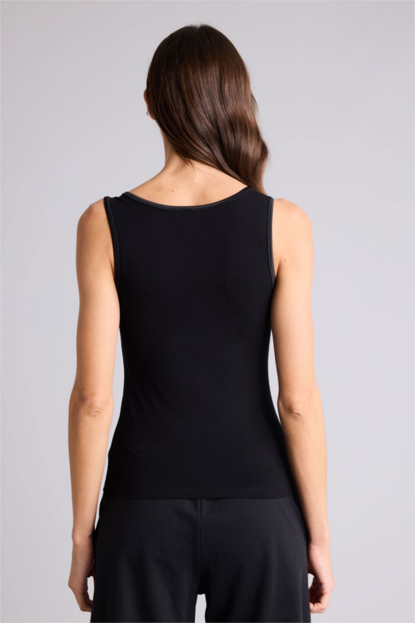 حريمي أسود اندر شيرت وياقة V