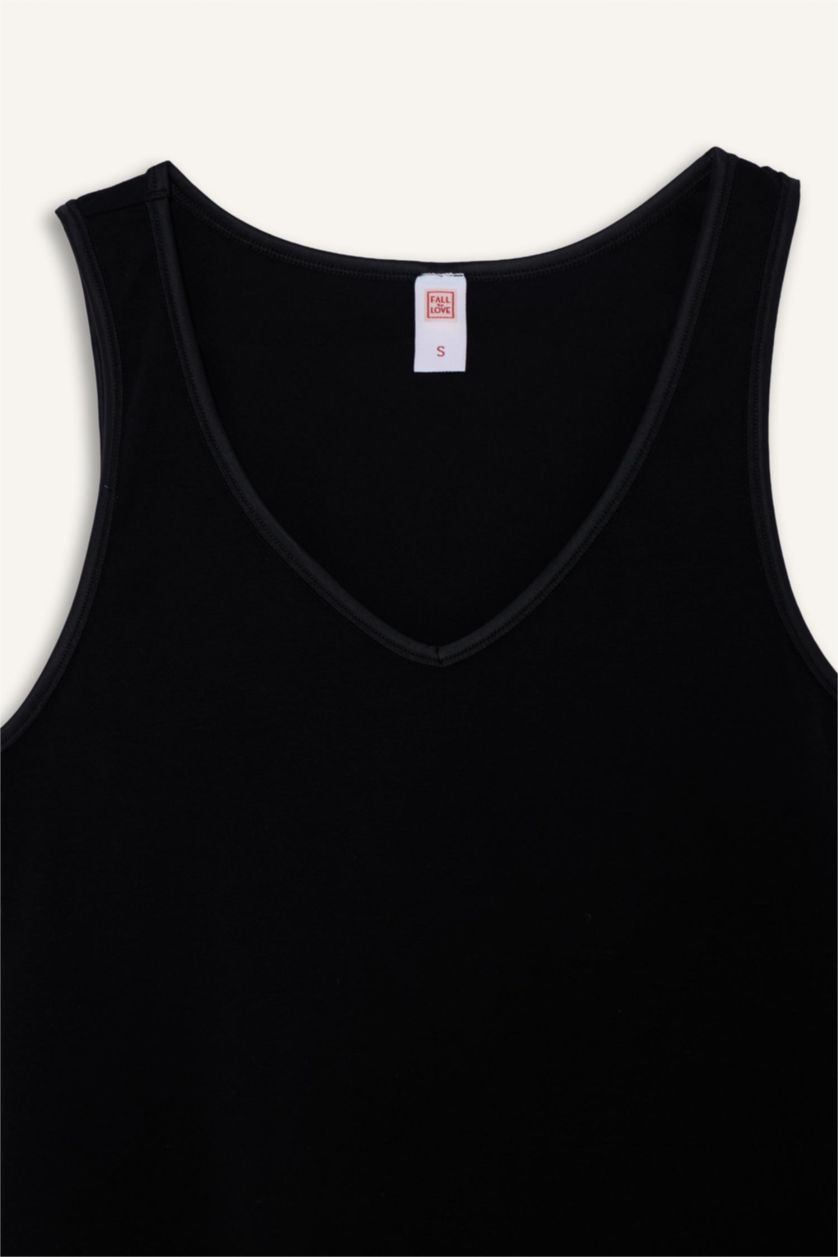 حريمي أسود اندر شيرت وياقة V