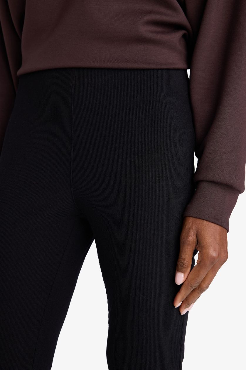 حريمي أسود بنطلون رياضي فلير فيت مضلع برجل واسع وخصر عالي من DeFactoFit