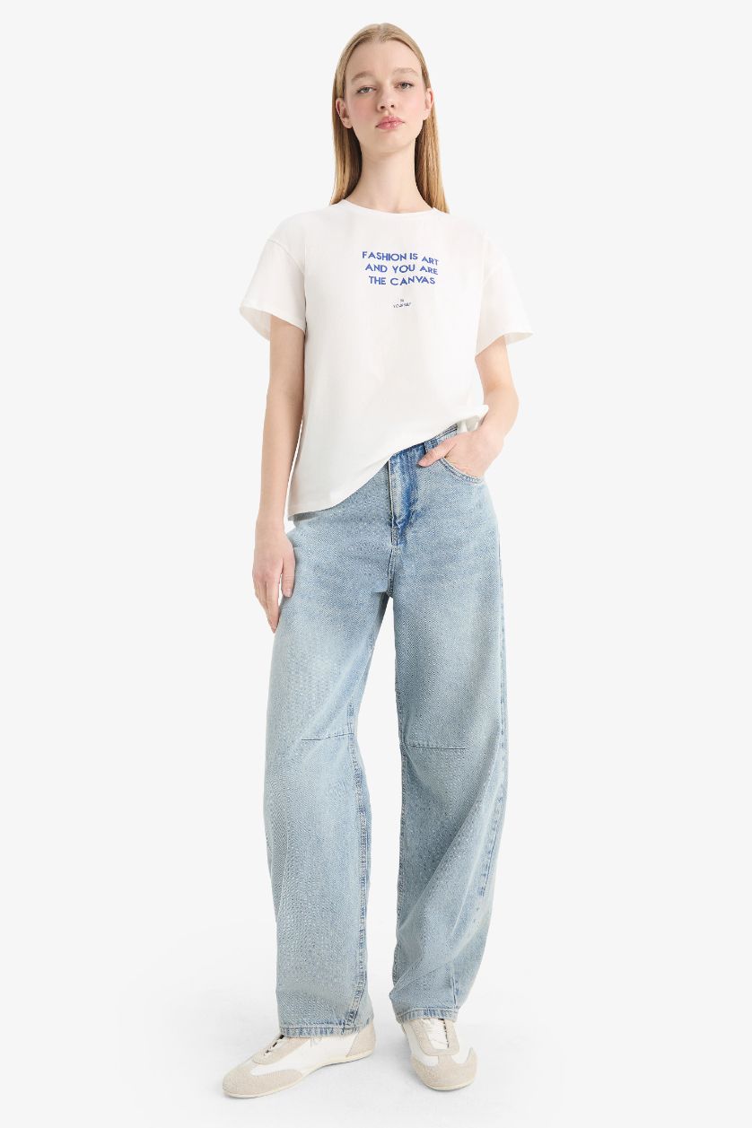 Kadın Kırık Beyaz %100 Pamuk Regular Fıt Baskılı Tişört