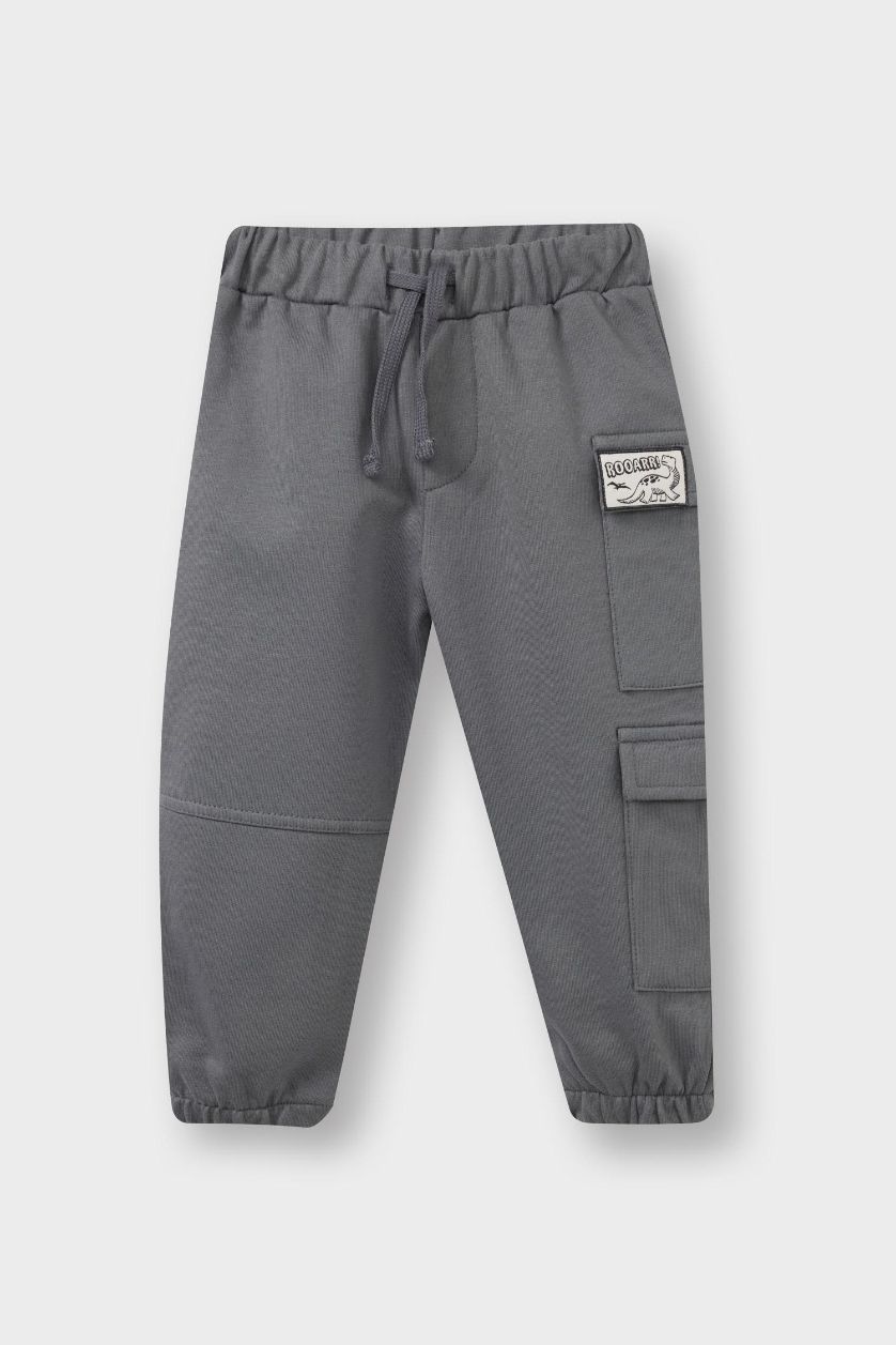 طفل صغير رمادي بنطرون بيبي ولادي خفيف قصة عادية