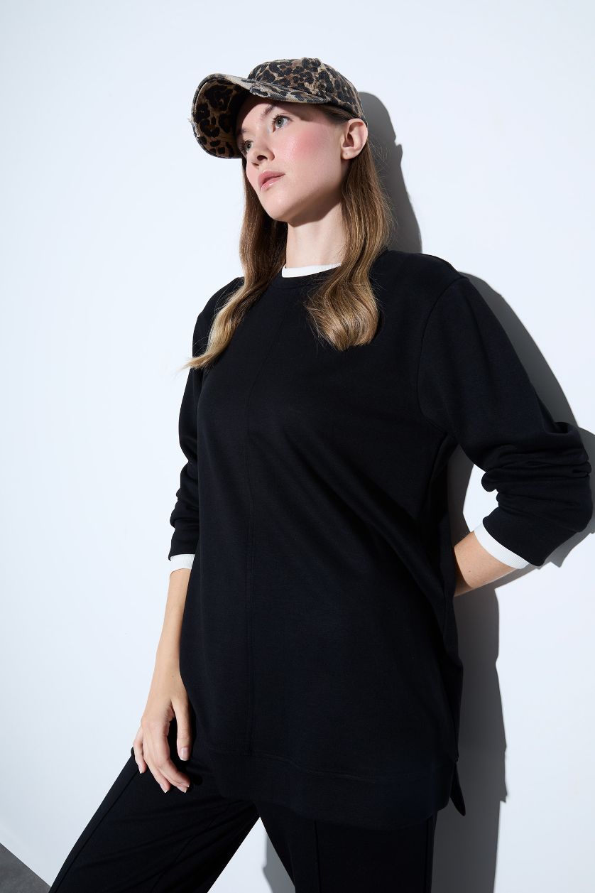 Woman Black Regular Fit Crew Neck Long Sleeve Tunic