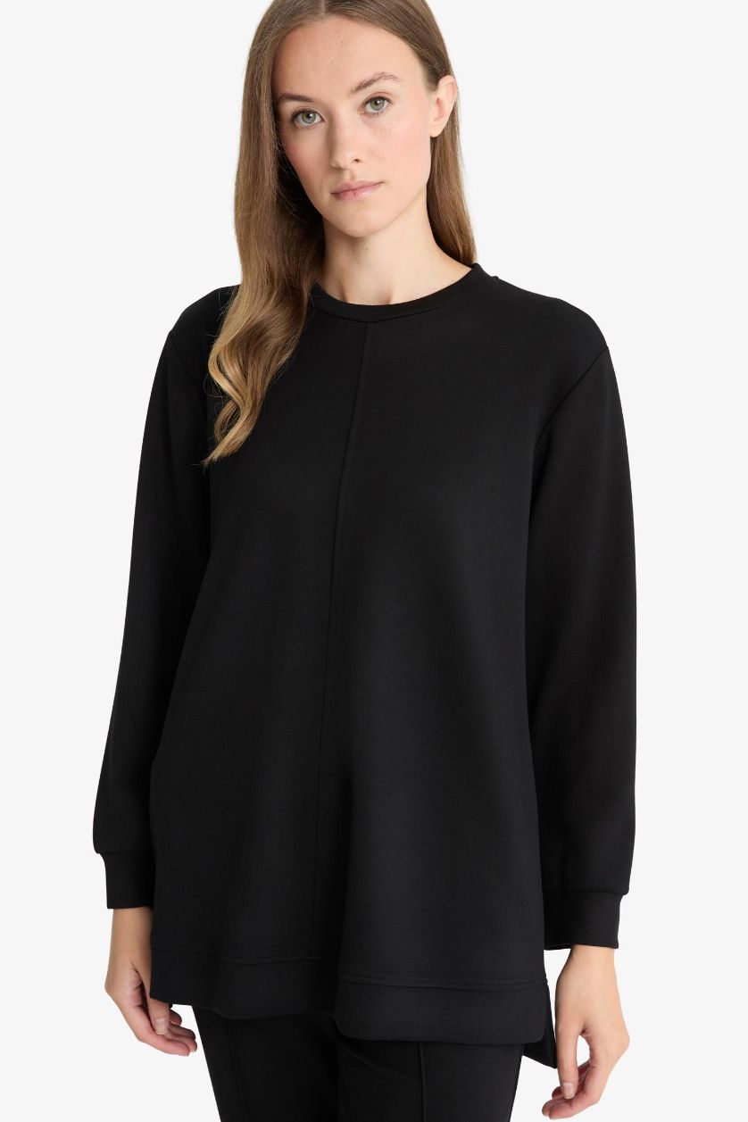 Woman Black Regular Fit Crew Neck Long Sleeve Tunic