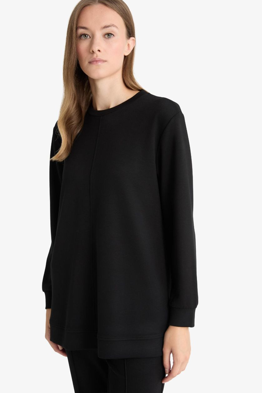 Woman Black Regular Fit Crew Neck Long Sleeve Tunic